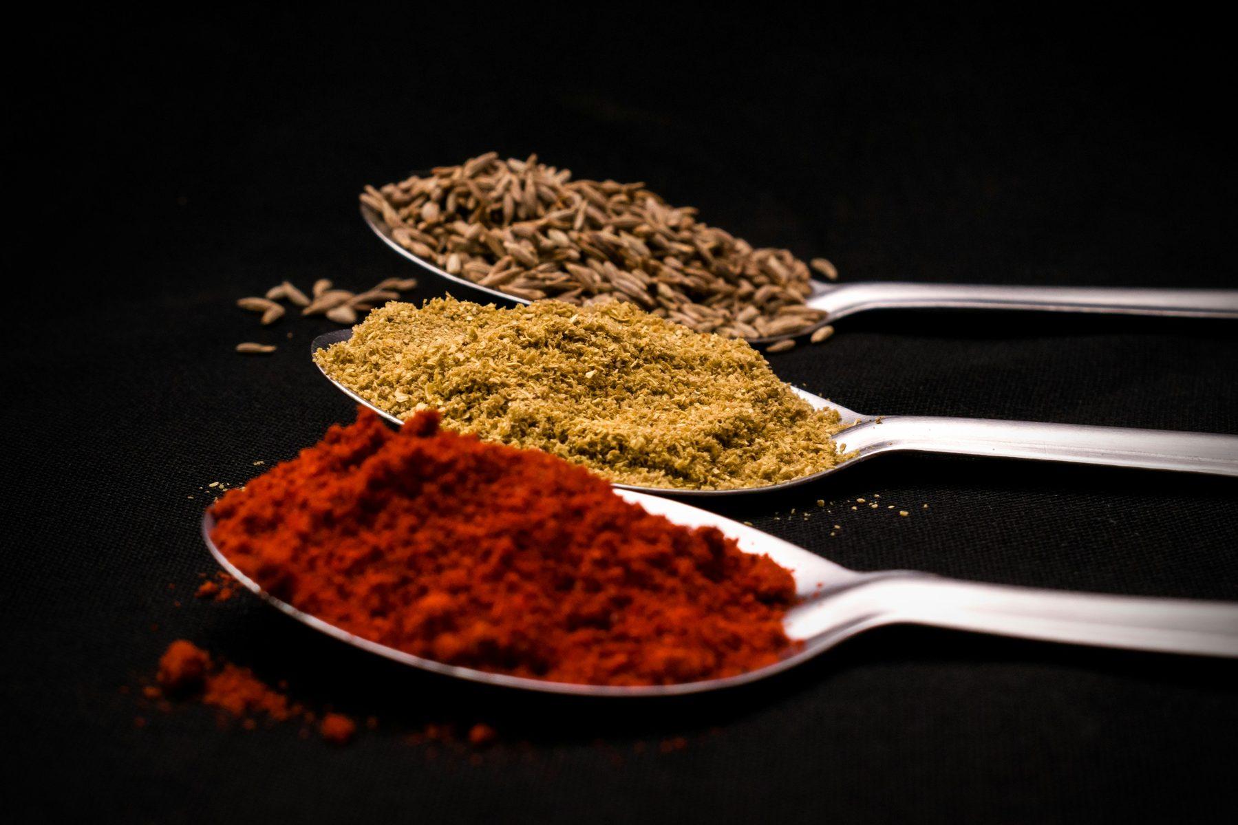 Cumin, coriandre et piment de Cachemire